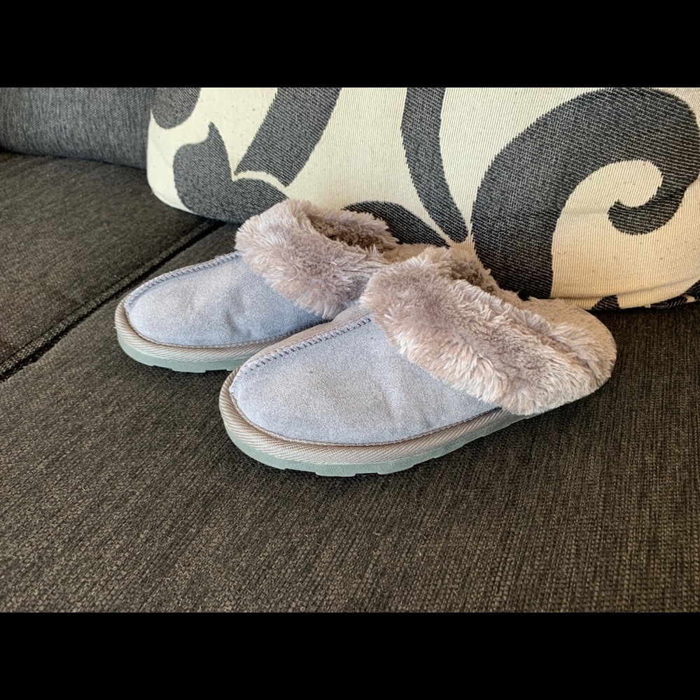 SOLD Cozy Women's Suede Faux-Fur Slipper - Light Gray